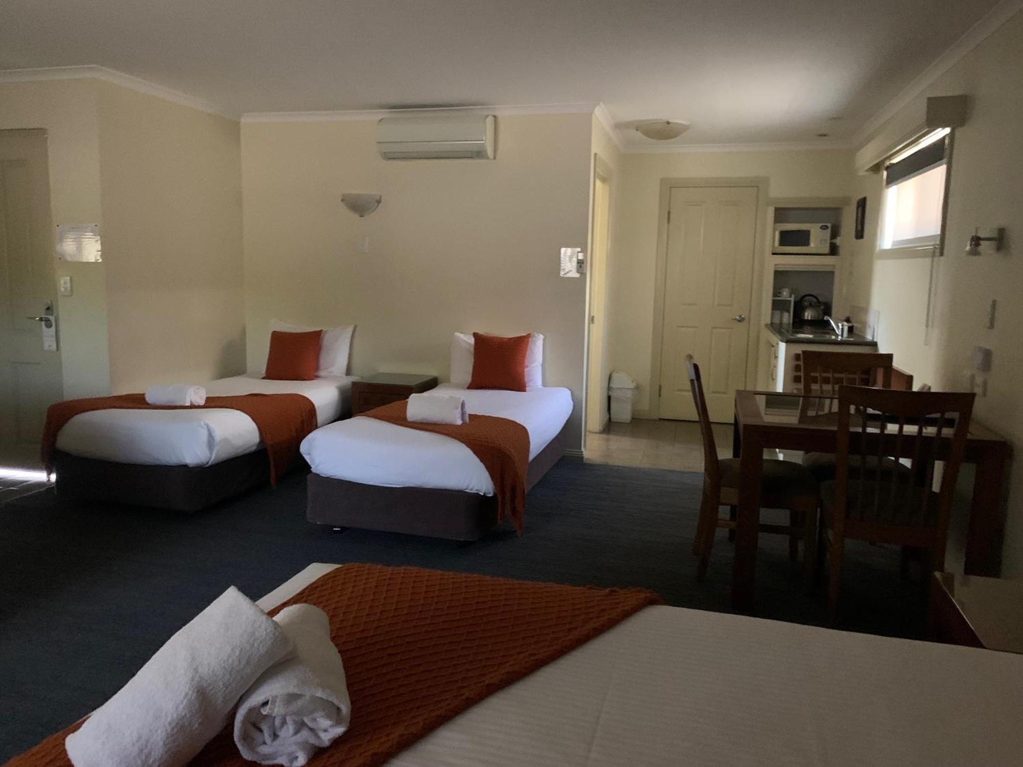 Armidale Pines Motel Экстерьер фото