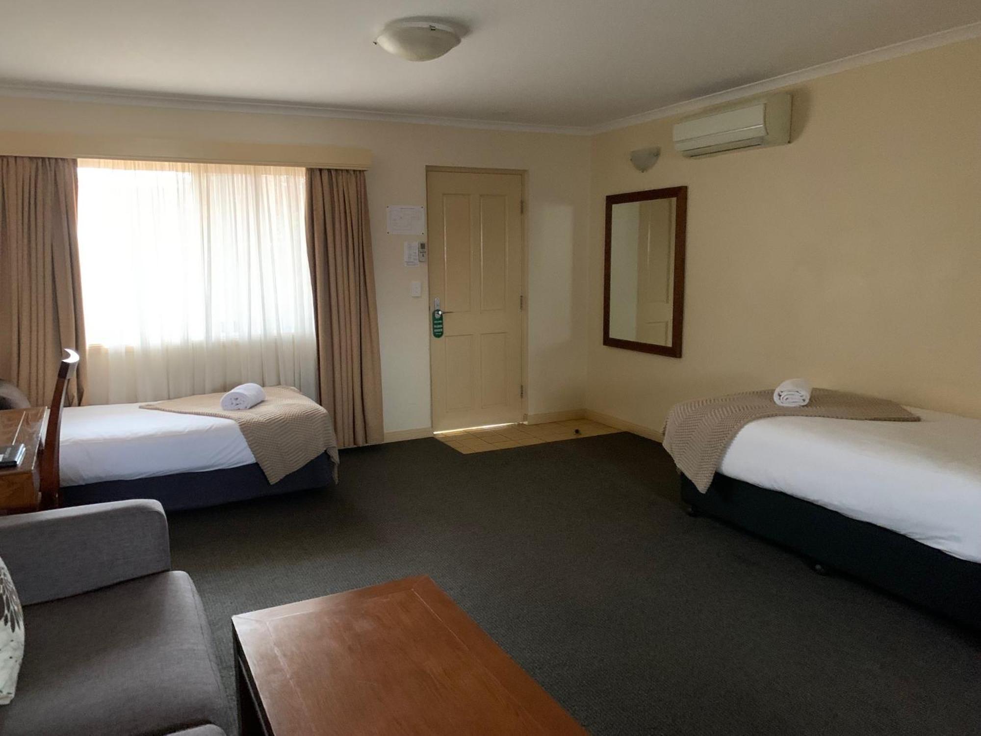 Armidale Pines Motel Экстерьер фото