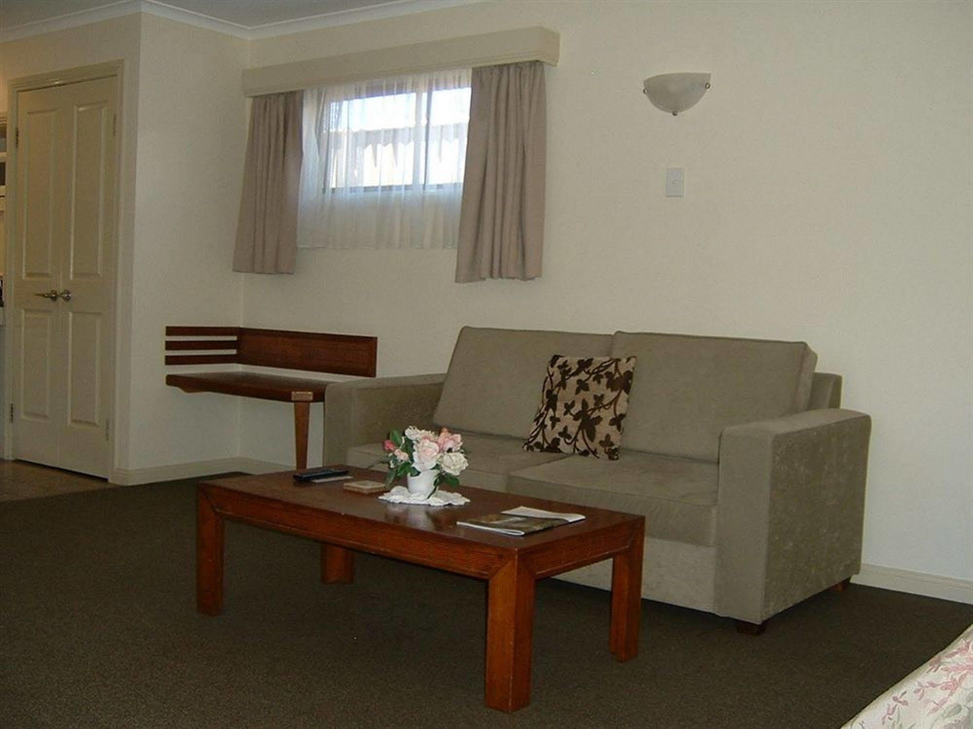 Armidale Pines Motel Экстерьер фото