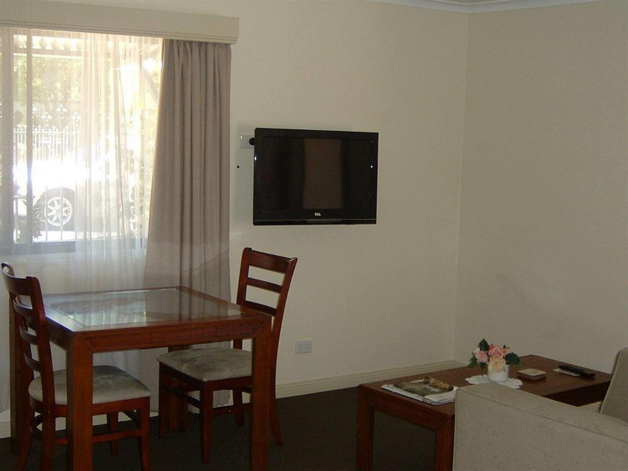 Armidale Pines Motel Экстерьер фото