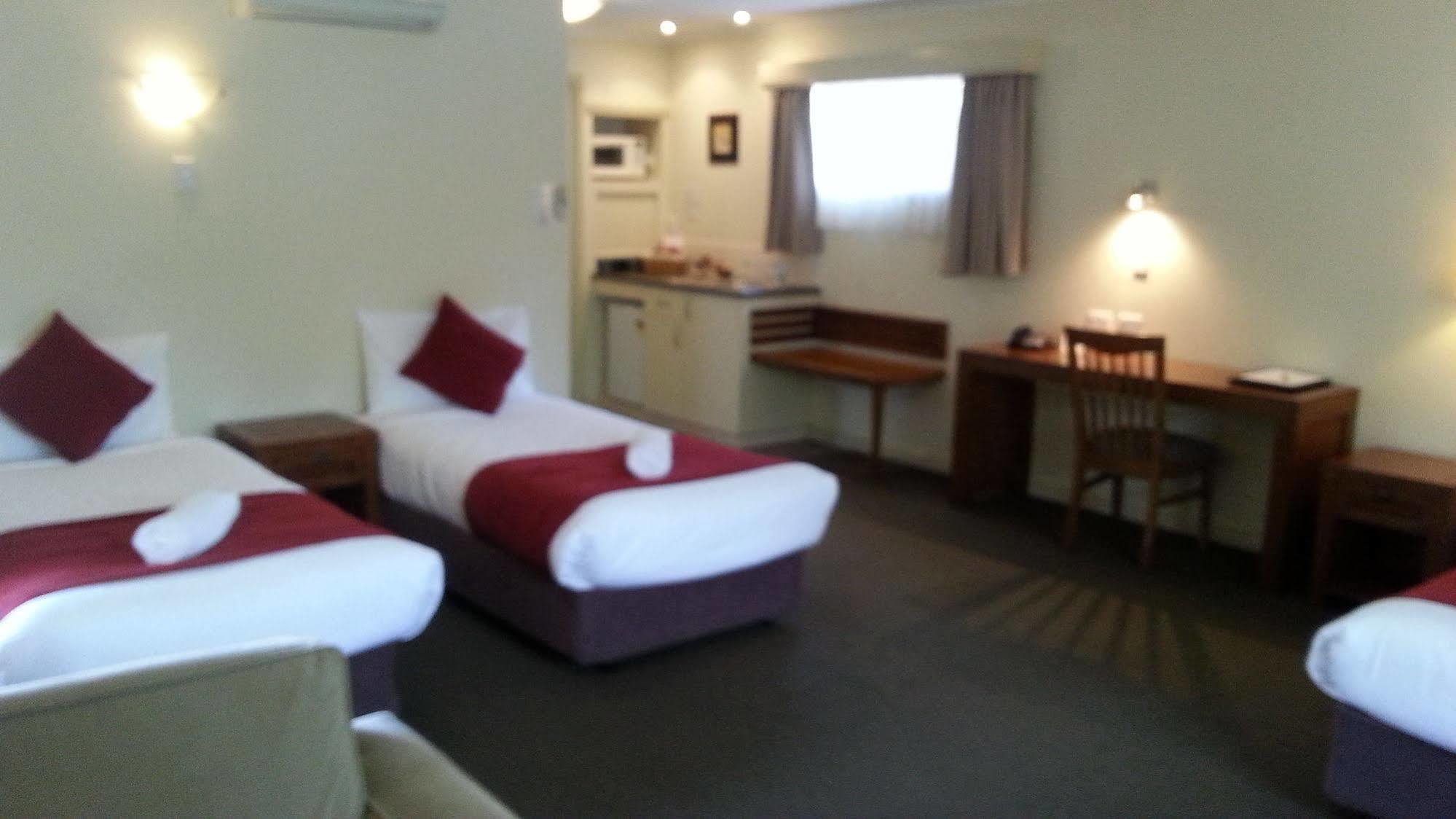 Armidale Pines Motel Экстерьер фото