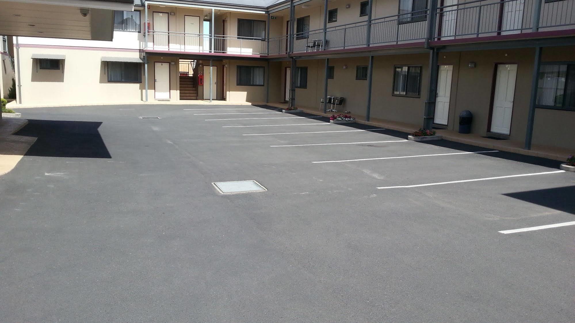 Armidale Pines Motel Экстерьер фото