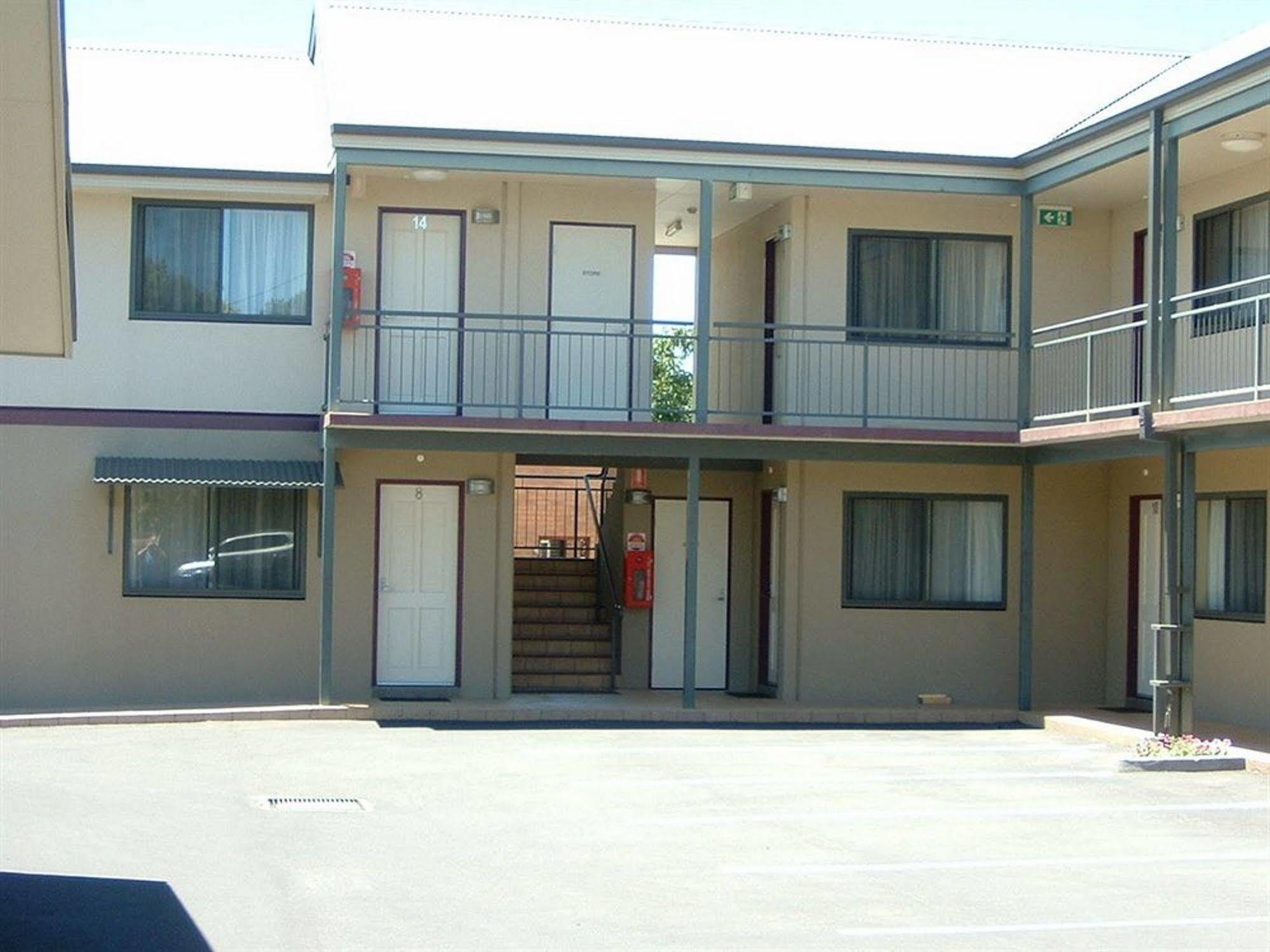 Armidale Pines Motel Экстерьер фото